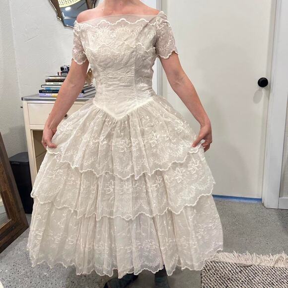Women's XXS Gown White Nylon Chiffon Tiered Full Skirted Vintage 1960s Bridal - Picture 1 of 4